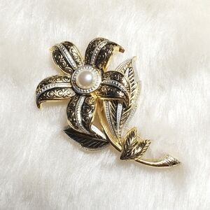 VINTAGE Damascene Flower Pin Brooch Faux Pearl  Made in Spain